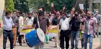 pana-ka-lkara-kagarasa-dhal-dhamaka-ka-satha-paratharashana-karaga_4d67a5fad290c5d0d20964ca1a948564