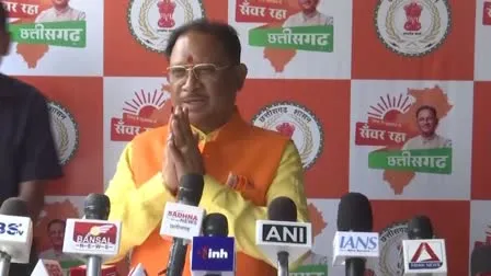जशपुर में सीएम विष्णुदेव साय मना रहे दिवाली का त्योहार, प्रदेशवासियों को दी दिवाली की शुभकामनाएं