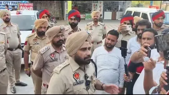 पंजाब : AAP उम्‍मीदवार के सीने में गोली मारी, MLA जगदीप कंबोज ने SAD नेता पर लगाया आरोप