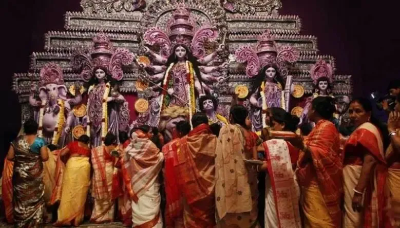 बंगाल में एक दिन पहले ही क्यों शुरू हो गई नवरात्रि?