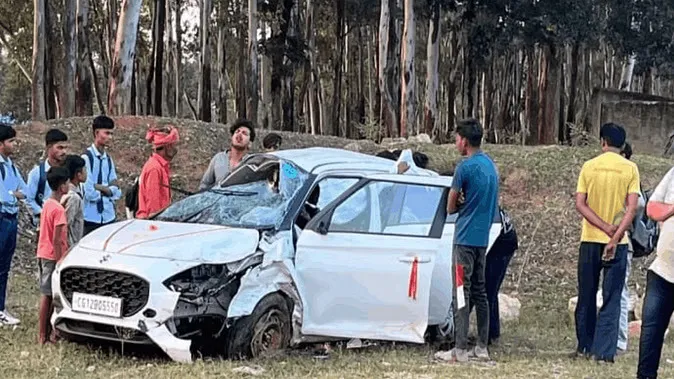 कार-बाइक में जबरदस्त भिड़ंत, तीन बार हवा में पलटी गाड़ी; हादसे में भाभी की गई जान