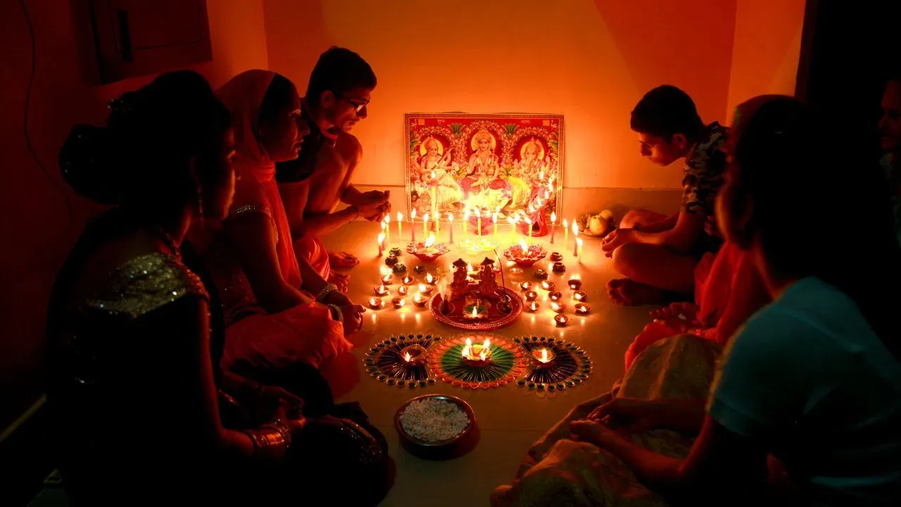 इन आरती के बिना अधूरी है दिवाली पर मां लक्ष्मी- गणेश जी की पूजा!