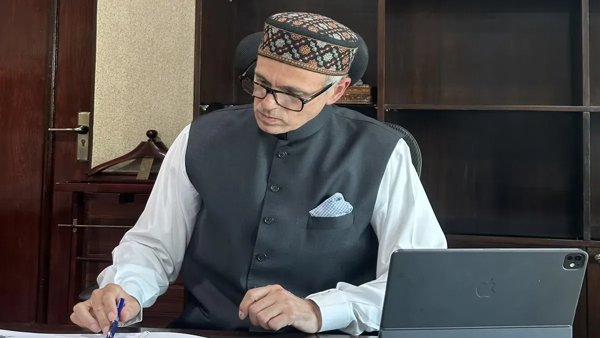 जम्मू-कश्मीर में उमर अब्दुल्ला के मंत्रियों के विभागों का बंटवारा, लिस्ट में देखें किसे कौनसा मंत्रालय मिला