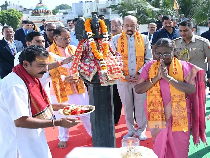 राष्ट्रपति मुर्मू ने रायपुर के जगन्नाथ मंदिर में की पूजा-अर्चना, राज्यपाल और सीएम भी रहे मौजूद