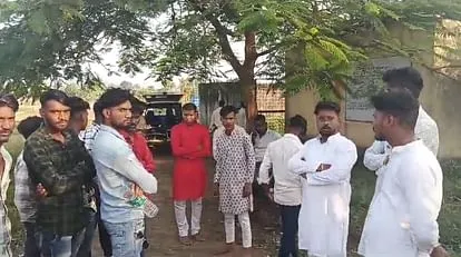 छिंदवाड़ा: चुनरी यात्रा में घुसी पिकअप, मासूम बच्ची की मौत, ग्रामीणों ने किया जमकर हंगामा