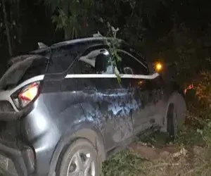 छात्रावास अधीक्षक की मौत, बाइक सवार युवक को बचाने के चक्कर में मेडिकल कॉलेज के पास पलटी कार
