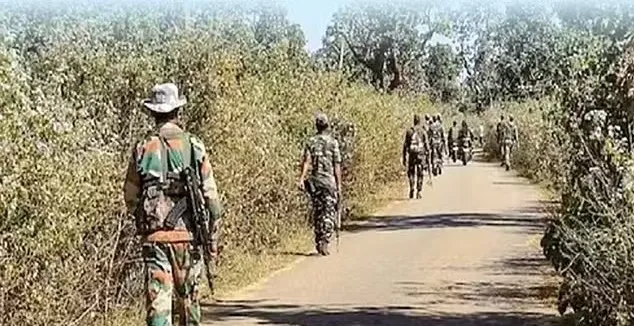 कंगालतोंग इलाके में पुलिस और नक्सलियों के बीच मुठभेड़, कई नक्सलियों के घायल होने की खबर