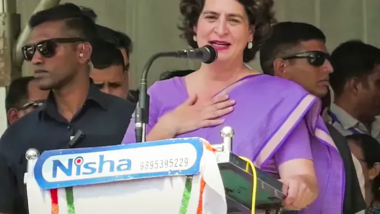 वायनाड से प्रियंका गांधी वाड्रा ने नामांकन पत्र भरा, भाई राहुल गांधी और पति रॉबर्ट वाड्रा भी रहे मौजूद