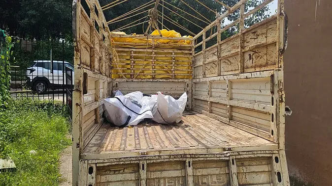 पांच नक्सलियों के शव ले गए परिजन, दो माओवादियों के शव अभी भी मेकाज में रखे, 31 हुए थे ढेर