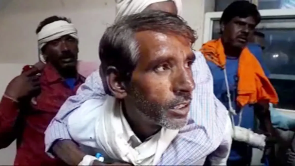 शिवपुरी जिला अस्पताल में भगदड़, मरीजों को कंधे पर लेकर भागे परिजन
