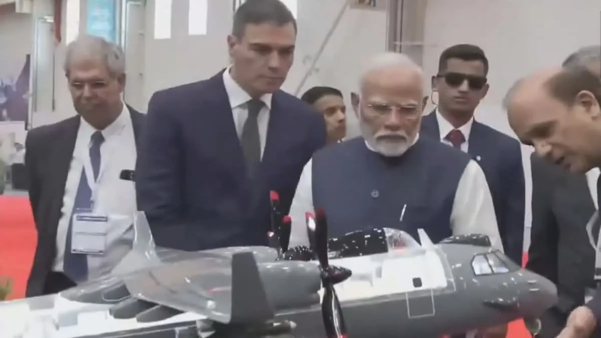 स्पेन के पीएम सांचेज भारत दौरे पर, पीएम मोदी संग टाटा-एयरबस संयंत्र का उद्घाटन किया