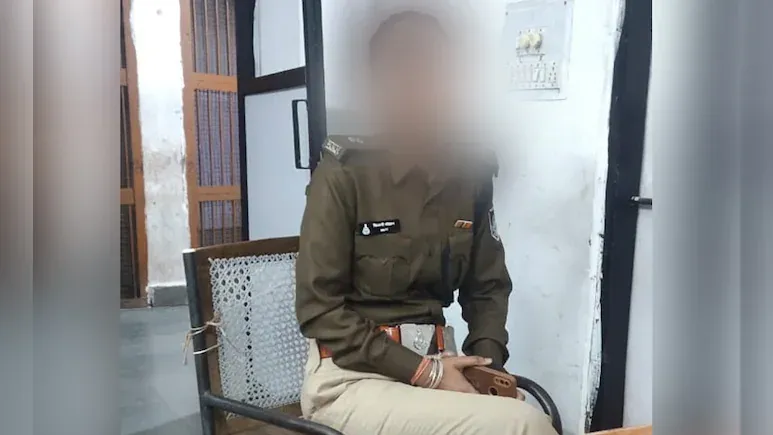 फर्जी एडिशनल एसपी बनी युवती, पकड़कर थाने ले गई पुलिस.. कहानी सुनकार दंग रह गई पुलिस 