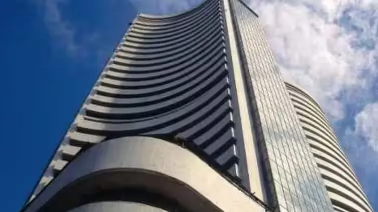 बाजार की वीकली क्लोजिंग गिरावट पर, सेंसेक्स 79,500 के नीचे-निफ्टी 24148 पर बंद