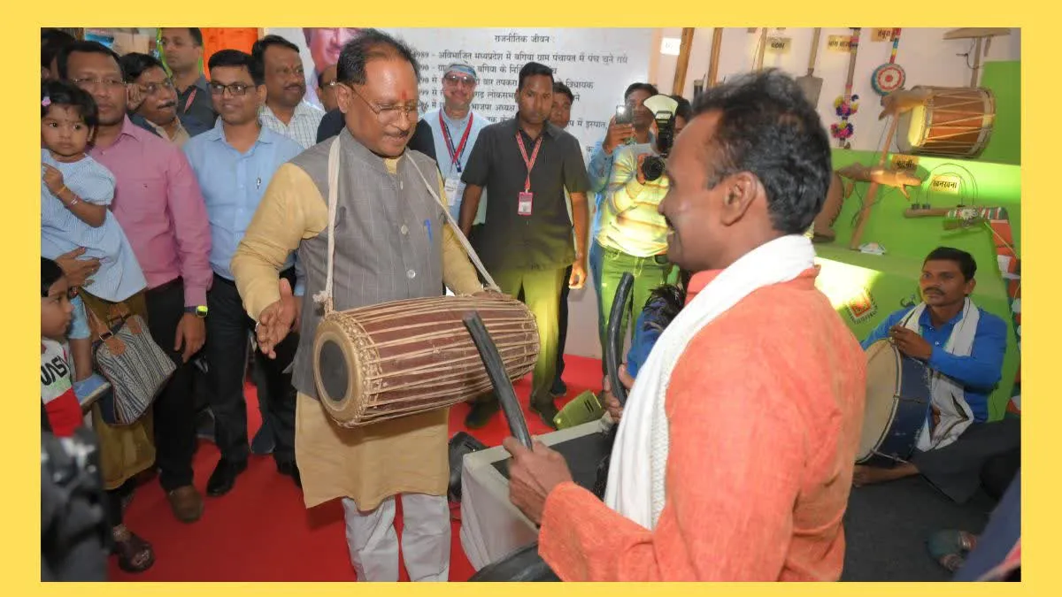 जब सीएम साय ने बजाया मांदर, दर्शक वाह वाह करने पर हुए मजबूर