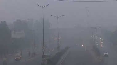  दिल्ली का घुट रहा दम, आज से पाबंदियों का तीसरा राउंड,जानें स्कूल समेत क्या-क्या बंद
