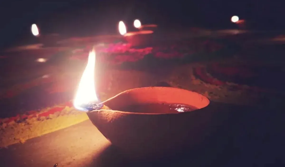 सप्ताह में इन तीन दिन जलाएं अलग-अलग दीया, घर से दूर होगी सभी परेशानियां, समृद्धि-संपन्नता में होगी वृद्धि