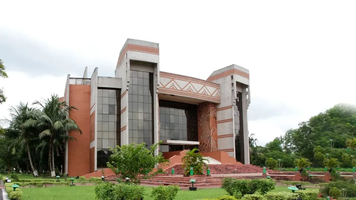 IIM Calcutta ने हासिल किया 100% प्लेसमेंट, 6.75 लाख रुपये तक होगी मंथली सैलरी