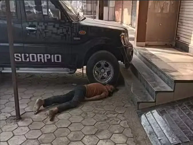 भाजपा विधायक के घर के पास मिला एक युवक का शव, शरीर पर चोट के निशान भी थे