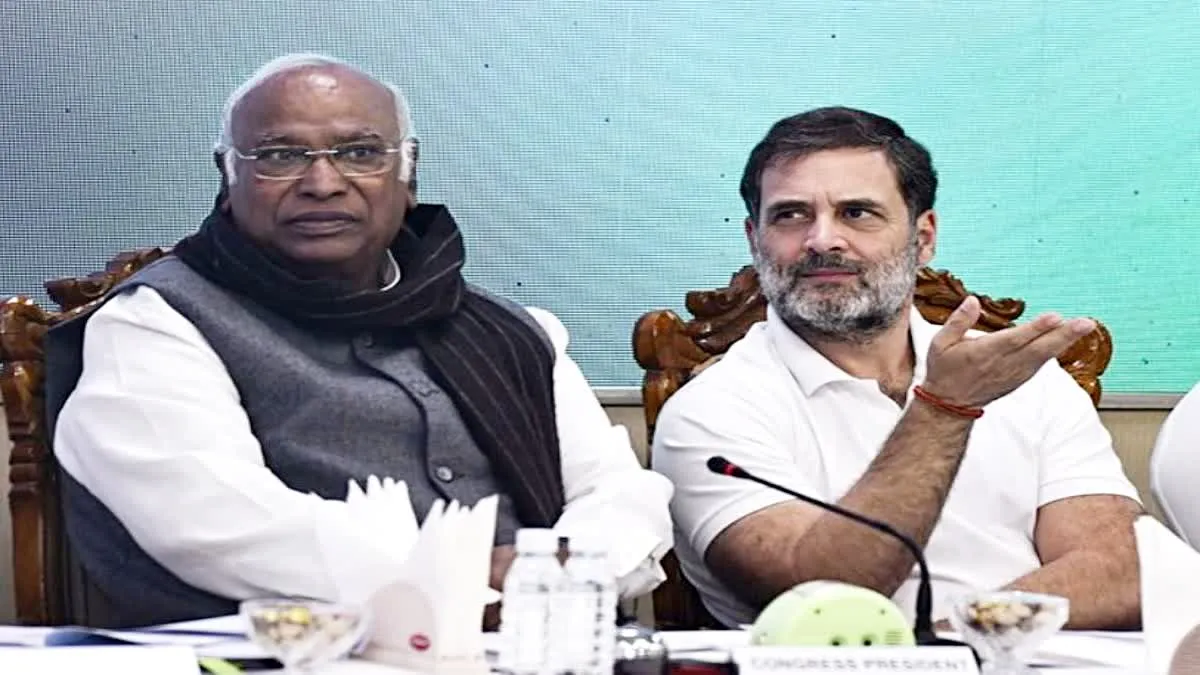 कांग्रेस कार्यसमिति में खड़गे से बोले राहुल गांधी- सख्ती से काम लीजिए