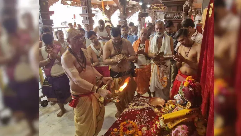 बाबा महाकाल की भव्य पालकी से गूंज उठा उज्जैन, भक्तों ने किया जबरदस्त स्वागत