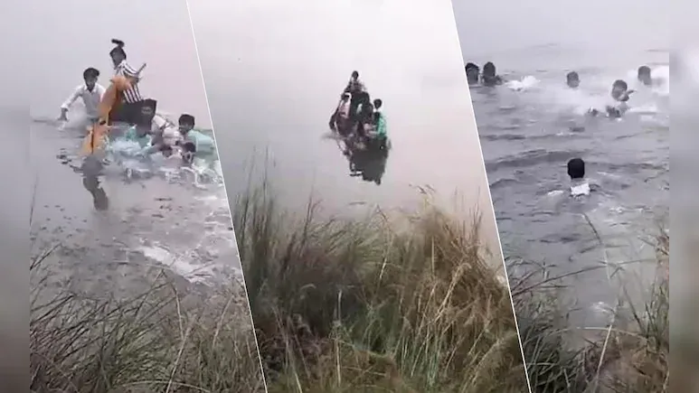 छठ पूजा पर नदी में अठखेलियां कर रहे थे लड़के, अचानक नाव डूबी, दर्दनाक हादसे का VIDEO आया सामने