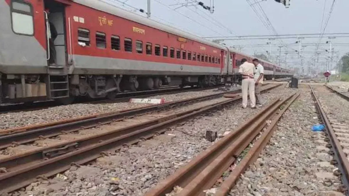 नंदनकानन एक्सप्रेस ट्रेन पर कई राउंड फायरिंग, मच गया हड़कंप