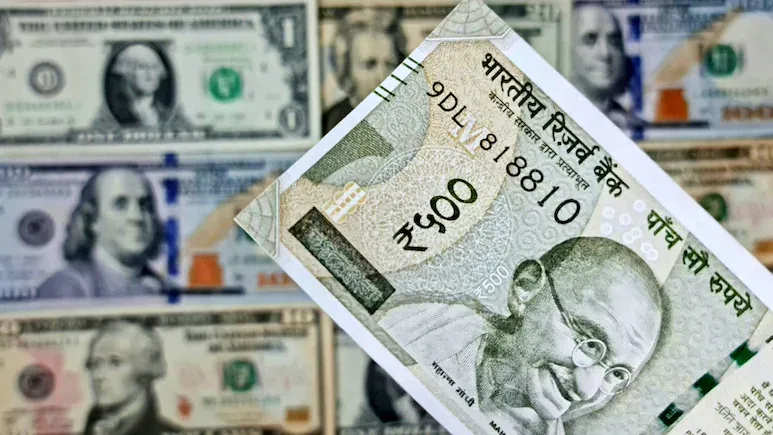 रुपया शुरुआती कारोबार में सर्वकालिक निचले स्तर 84.37 प्रति डॉलर पर पहुंचा