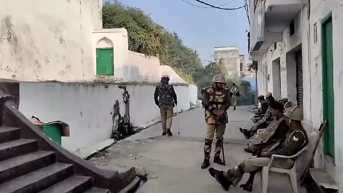 संभल में चप्पे-चप्पे पर पुलिस की तैनाती, सुप्रीम कोर्ट में शुरू हुई सुनवाई