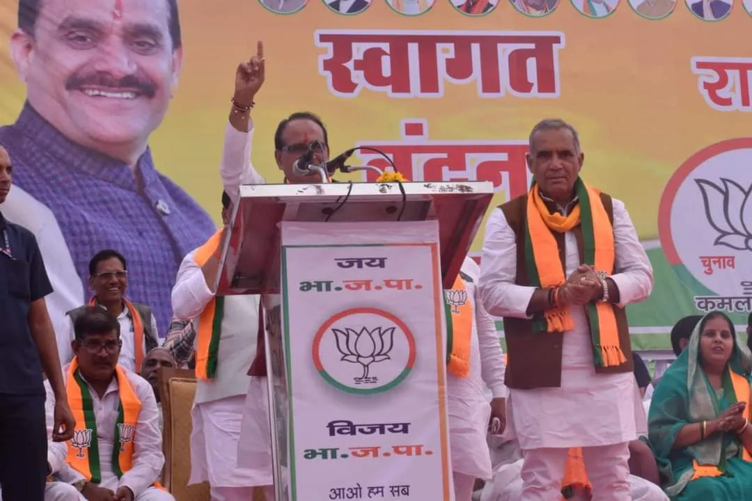 कांग्रेस है फुस्सी बम, भाजपा करेगी विकास का धमाका, विजयपुर उपचुनाव सभा में बोले शिवराज