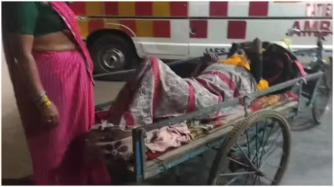 एंबुलेंस नहीं मिली, पत्नी को रिक्शे पर लेकर निकला पति, रास्ते में नवजात का जन्म, 10 मिनट बाद मौत