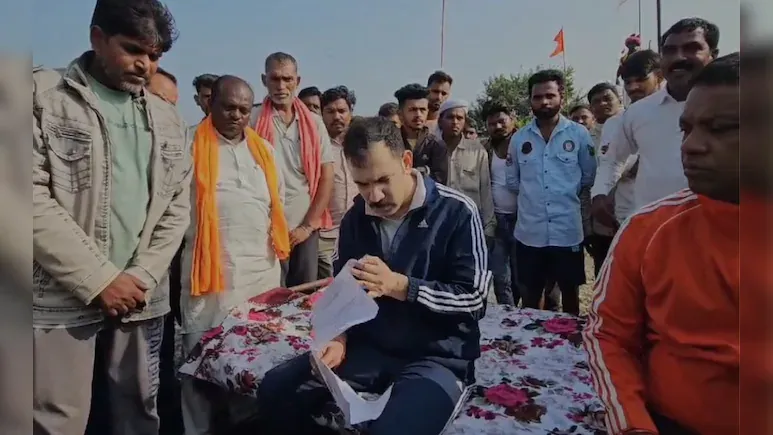 साइकिल से गांव में पहुंचे SP, ग्रामीणों ने की शिकायत तो ASI और TI पर लगाया 1000 रु. का दंड