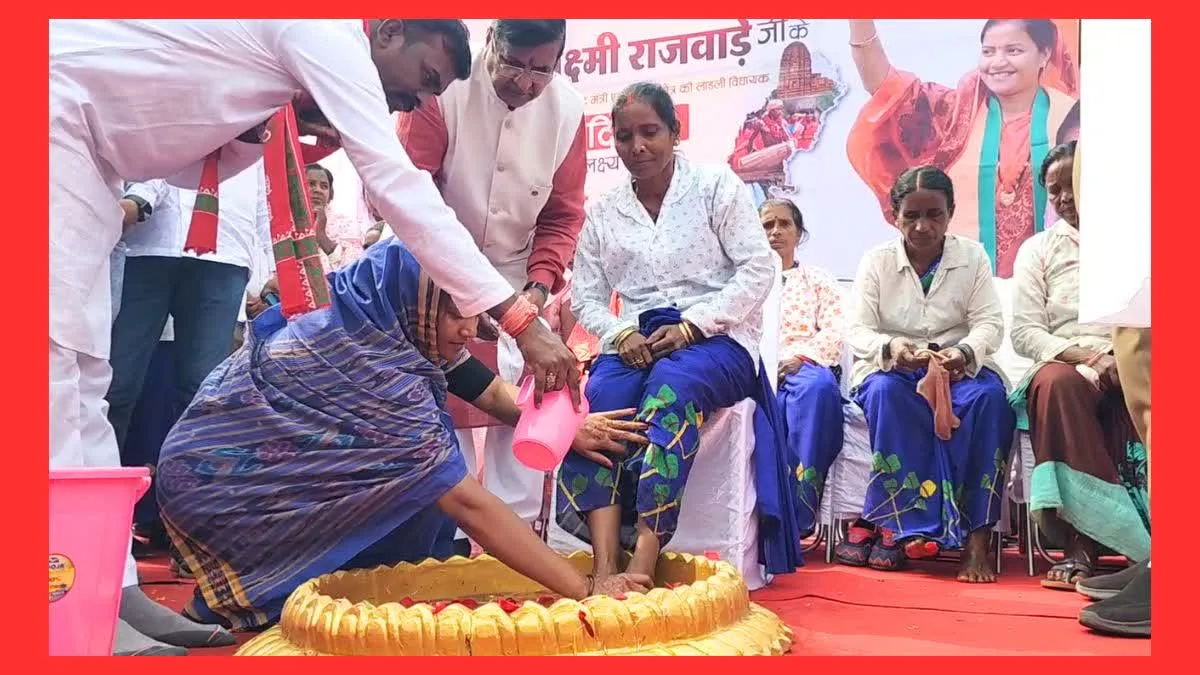 साय सरकार की इकलौती महिला मंत्री ने सफाईकर्मियों के पैर धोकर मनाया जन्मदिन