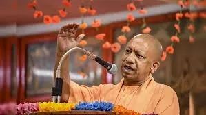 परियोजनाओं की गुणवत्ता करें सुनिश्चित, जनहित के लिए बजट की कमी नहीं : सीएम योगी