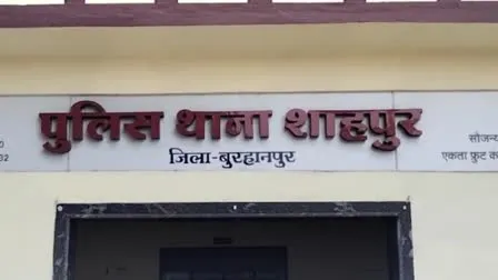दुधमुंही बच्ची से शर्मनाक हरकत, ग्रामीणों ने पकड़कर की धुनाई