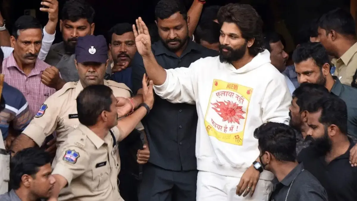 अल्लू अर्जुन की जेल में कटी रात: सुबह-सुबह हुए रिहा, चंचलगुडा सेंट्रल जेल के बैक गेट से आए बाहर, उमड़ पड़े फैंस