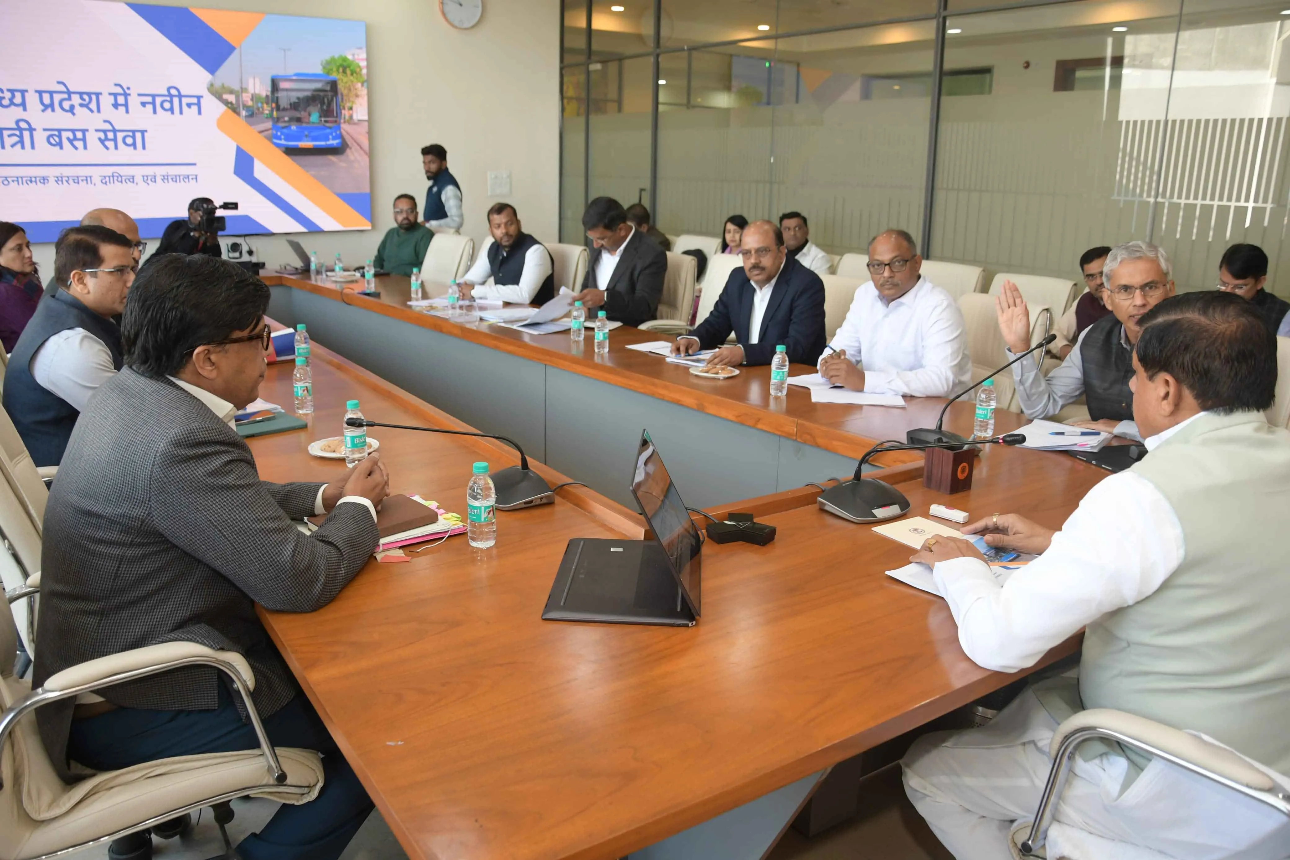 बस सेवा संचालन में यात्री सुविधा को सर्वोच्च प्राथमिकता दी जाए : CM डॉ. यादव