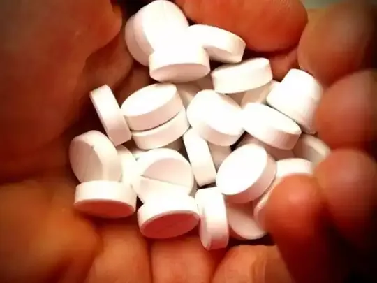 इन 5 ड्रिंक्स के साथ कभी न लें दवाएं, मेडिसिन हो जाएंगी बेअसर, खराब की खराब ही रहेगी तबीयत !