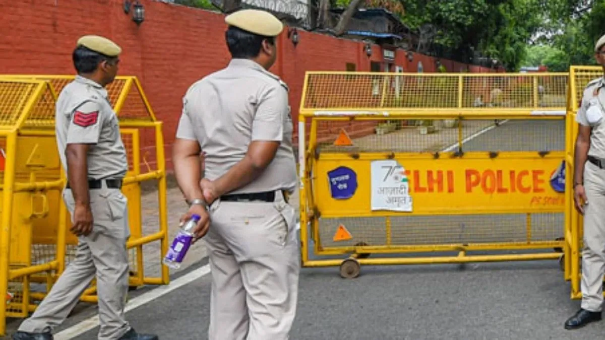 दिल्ली के स्कूल को फिर बम की धमकी, पैरेंट्स को भेजे गए ऑनलाइन क्लास के मैसेज