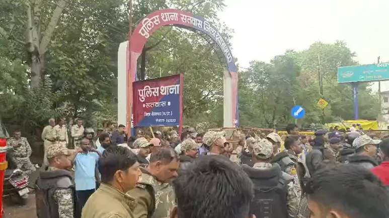 पुलिस हिरासत में मौत, सियासत हुई गर्म, थाने के सामने धरने पर बैठे कांग्रेस नेता, जानिए क्या है मामला?