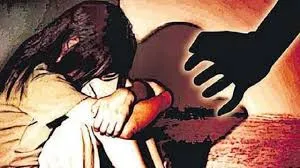 आठवीं की छात्रा से दुष्कर्म के बाद बनाया अश्लील वीडियो, वायरल करने की धमकी देकर ऐंठे रुपये