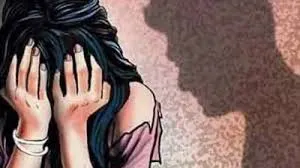 लंच ब्रेक में पहाड़ी पर ले गए दोस्त, गैंगरेप के बाद बनाया वीडियो तो स्कूली छात्रा ने दी जान