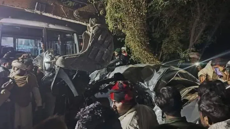 करौली के दर्शन करने गए थे इंदौर से पांच लोग, सड़क हादसे में गई पूरे परिवार की जान