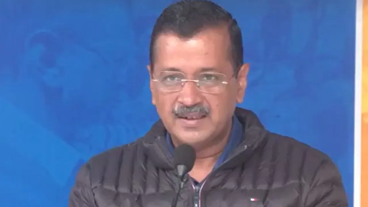 दिल्ली में वोट कटवा रही बीजेपी, 15 दिसंबर से चल रहा ‘ऑपरेशन लोटस’, केजरीवाल की चुनाव आयोग से शिकायत