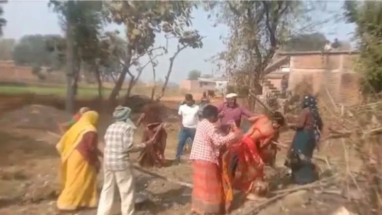 जमीन विवाद को लेकर दो पक्षों में चले लात-घूंसे, 4 लोग घायल, दो की हालत गंभीर