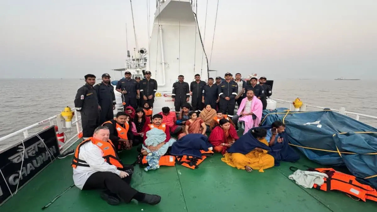 मुंबई तट के पास नौका हादसा, तीन नौसैनिक समेत 13 की मौत, 101 लोगों को बचाया गया, राष्ट्रपति व पीएम ने जताया दुख