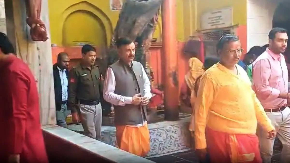 पीतांबरा माता के द्वार पर पहुंचे प्रदेश के शिक्षा मंत्री उदय प्रताप सिंह, 40 मिनट तक किया माता का पूजन