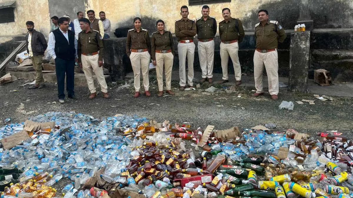 सड़कों पर बहा दी 1.50 करोड़ की 45 हजार लीटर शराब, जानें क्यों किया गया ऐसा