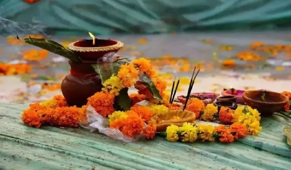 सोमवती अमावस्या पर इन 5 जगहों पर जलाएं दीपक, पितर और माता लक्ष्मी होंगी प्रसन्न, जानें मुहूर्त