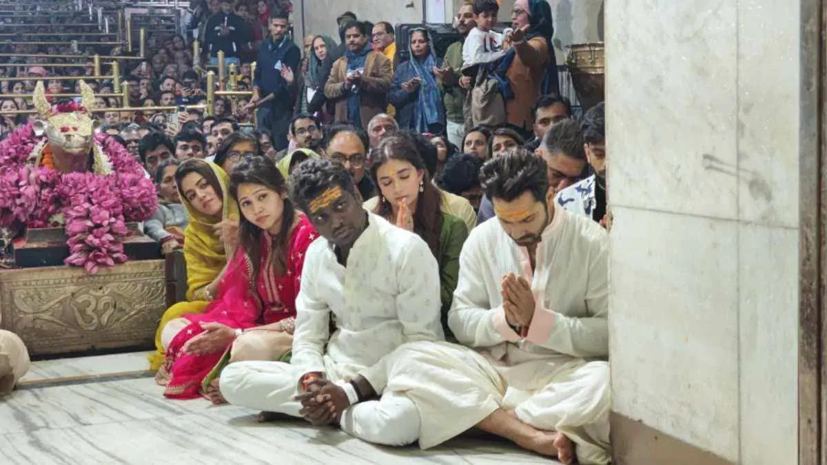 फिल्म 'बेबी जॉन' की टीम पहुंची उज्जैन, वरुण धवन समेत पूरे स्टार कास्ट ने लिया बाबा महाकाल का आशीर्वाद