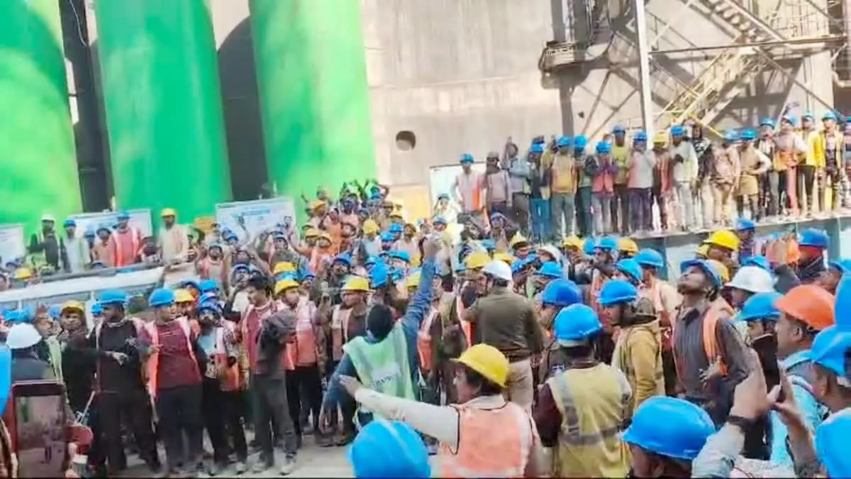 सीमेंट फैक्ट्री में बड़ा हादसा, कई श्रमिक मलबे में दबे, कुछ मजदूरों के मरने की खबर